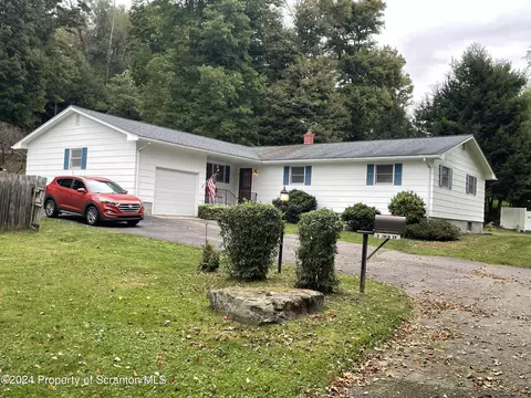 8 Twin Dr, Tunkhannock, PA 18657