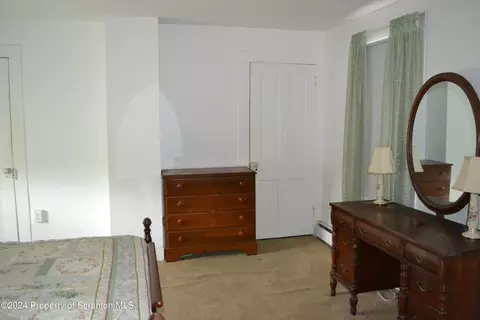 939 E Drinker St, Dunmore, PA 18512 photo 9