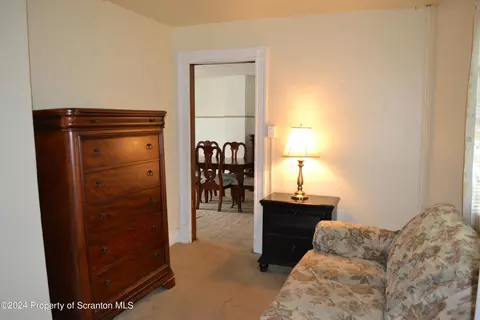 939 E Drinker St, Dunmore, PA 18512 photo 4