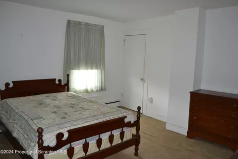 939 E Drinker St, Dunmore, PA 18512 photo 8