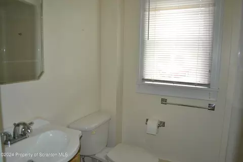 939 E Drinker St, Dunmore, PA 18512 photo 11