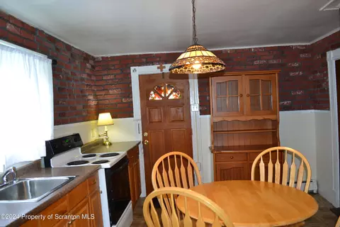 939 E Drinker St, Dunmore, PA 18512 photo 6