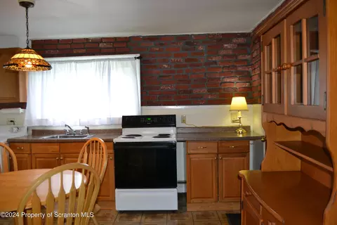939 E Drinker St, Dunmore, PA 18512 photo 5