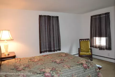 939 E Drinker St, Dunmore, PA 18512 photo 7