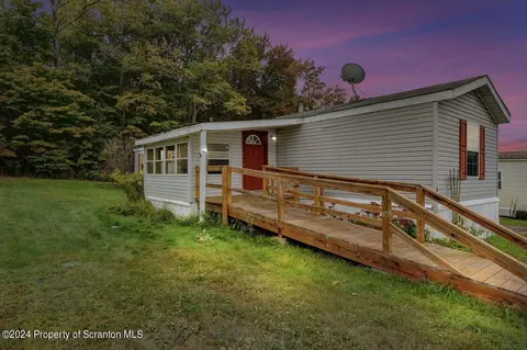 49 Mountain Laurel Vlg, Moscow, PA 18444