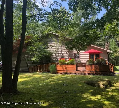 4 Rockledge Ln, Tunkhannock, PA 18657