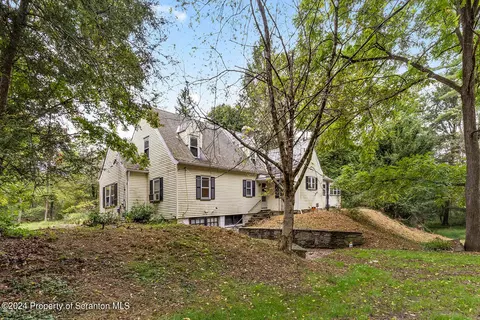 266 Old State Rd, Falls, PA 18615