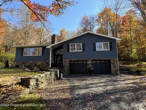 458 N Gravel Pond Rd, Clarks Summit, PA 18411