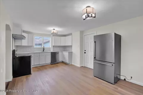 Entry Way - 927 Acker Ave, Scranton, PA 18504 photo 2 of 3