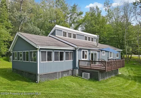15 Windemere Ln, Lake Ariel, PA 18436