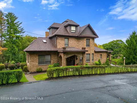 9 Snook St, Scranton, PA 18505