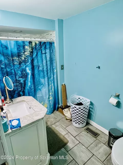 Bath - 810 Eynon St, Scranton, PA 18504 photo 1 of 3