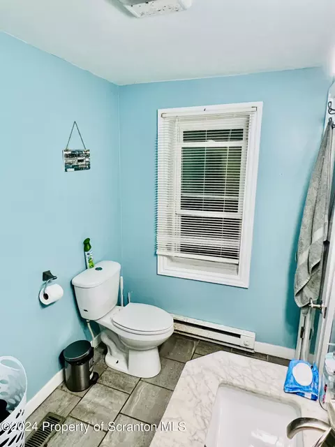 Bath - 810 Eynon St, Scranton, PA 18504 photo 3 of 3
