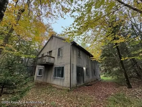 50 Hagen Run Dr, Thornhurst, PA 18424