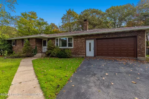 296 Elkview Dr, Clifford Township, PA 18421