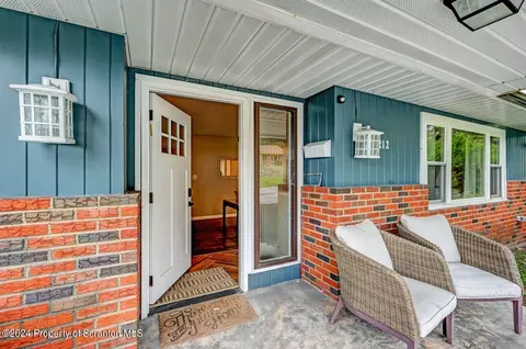 212 Karen Dr, Scranton, PA 18505