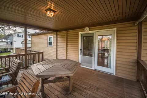 403 Main St, Moosic, PA 18507 photo 4