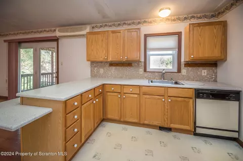 403 Main St, Moosic, PA 18507 photo 12