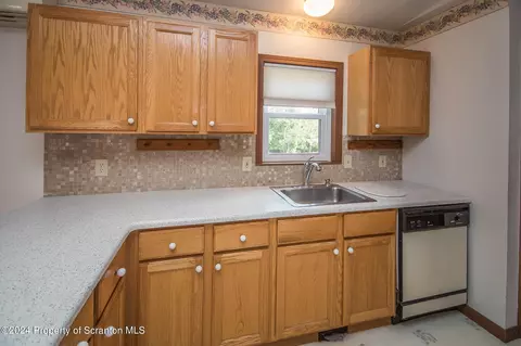 403 Main St, Moosic, PA 18507 photo 16