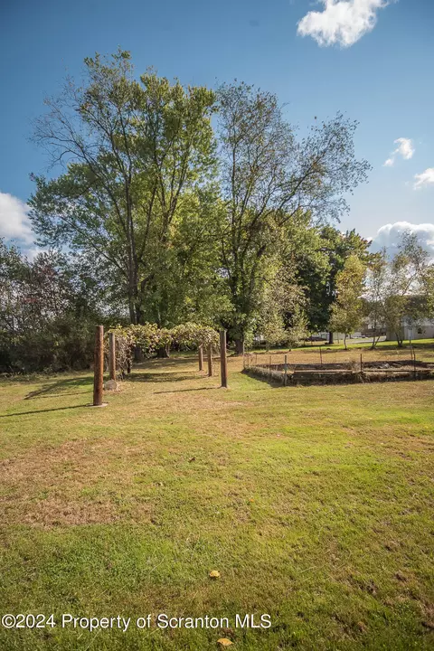 403 Main St, Moosic, PA 18507 photo 7