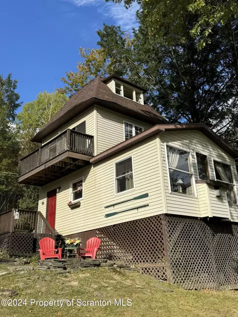 286 N Lake Rd, Montrose, PA 18801