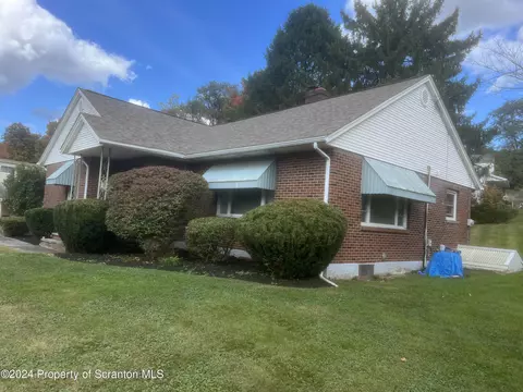 908 S Abington Rd, Clarks Summit, PA 18411