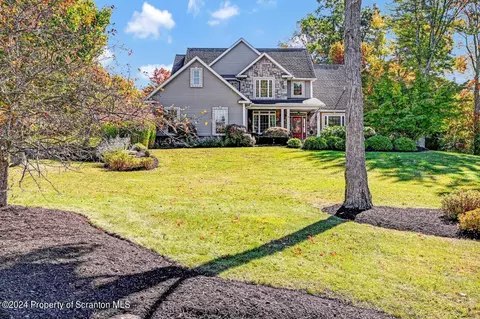 1717 Davinci Ln, Clarks Summit, PA 18411