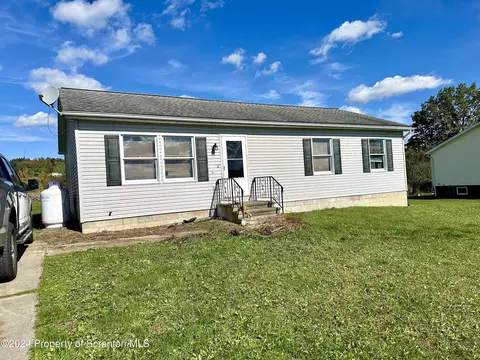 37 Morio Dr, Tunkhannock, PA 18657