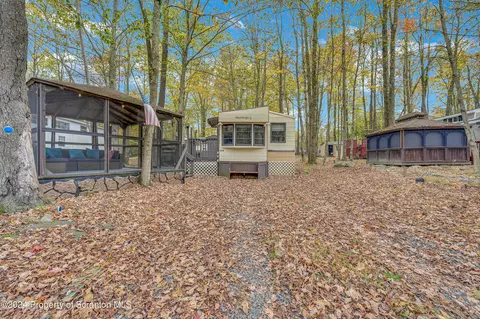 668 Snowshoe Dr, Covington Twp, PA 18424