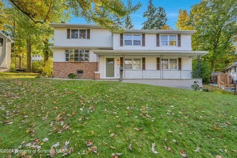 102 Woodside Dr, Clarks Summit, PA 18411