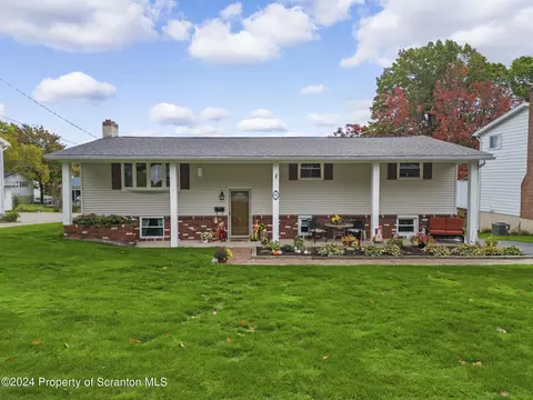 613 Meadow Ln, Clarks Summit, PA 18411