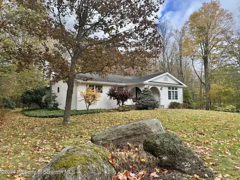 17 Belle Ter, Covington Twp, PA 18424