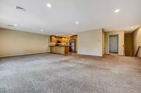 47 Sharon Dr, Moosic, PA 18507 photo 9