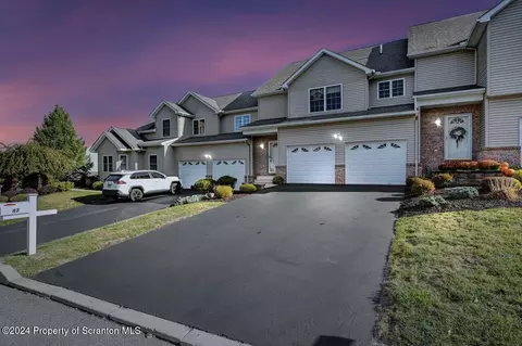 47 Sharon Dr, Moosic, PA 18507 photo 2