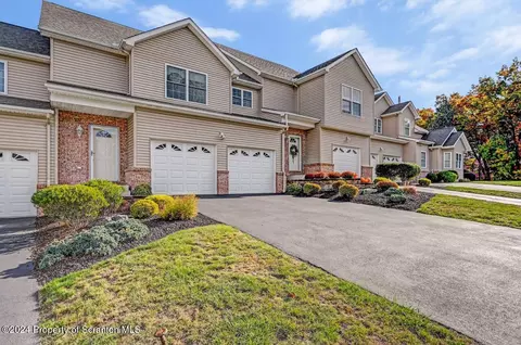 47 Sharon Dr, Moosic, PA 18507 photo 5