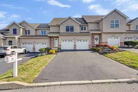 47 Sharon Dr, Moosic, PA 18507