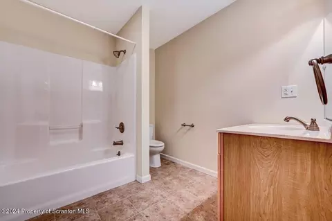 47 Sharon Dr, Moosic, PA 18507 photo 38