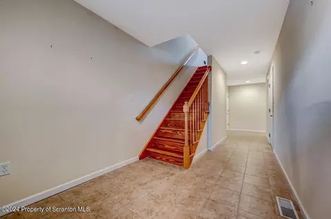 47 Sharon Dr, Moosic, PA 18507 photo 33