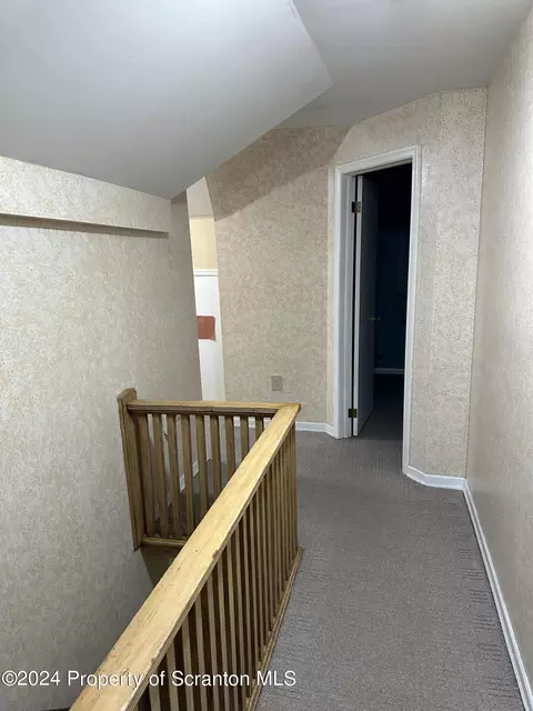 958 E Drinker St, Dunmore, PA 18512 photo 31