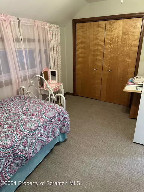 958 E Drinker St, Dunmore, PA 18512 photo 19
