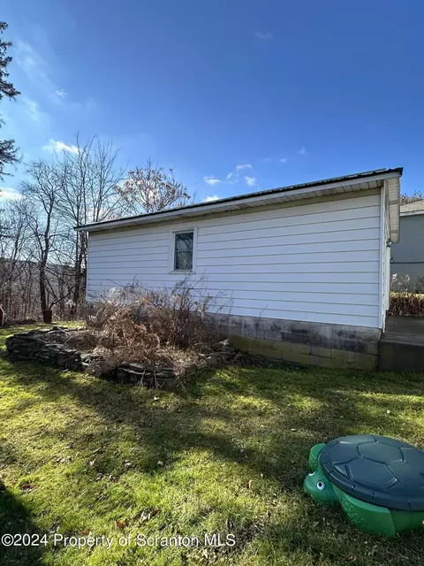 958 E Drinker St, Dunmore, PA 18512 photo 22