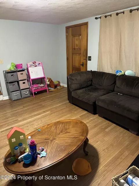 958 E Drinker St, Dunmore, PA 18512 photo 11