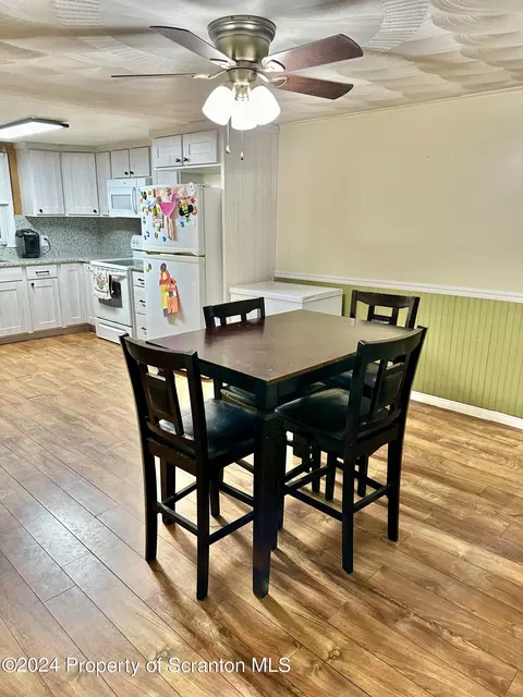 958 E Drinker St, Dunmore, PA 18512 photo 8