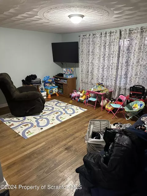 958 E Drinker St, Dunmore, PA 18512 photo 12