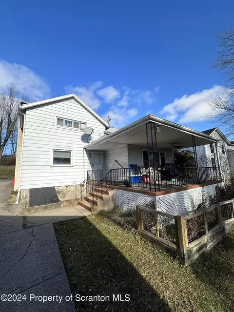 958 E Drinker St, Dunmore, PA 18512 photo 25