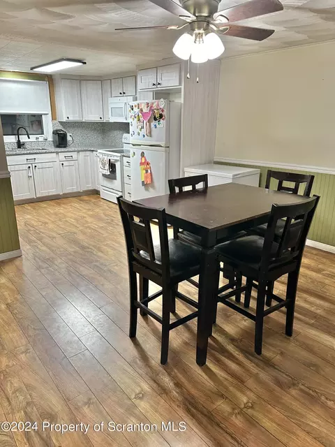 958 E Drinker St, Dunmore, PA 18512 photo 28