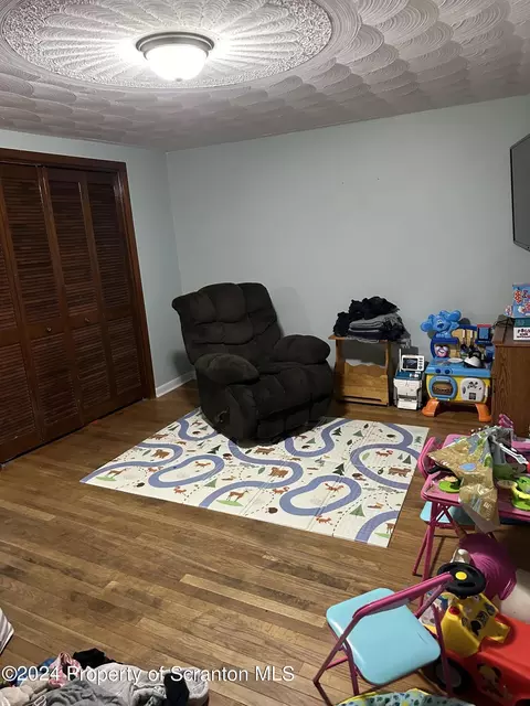 958 E Drinker St, Dunmore, PA 18512 photo 13