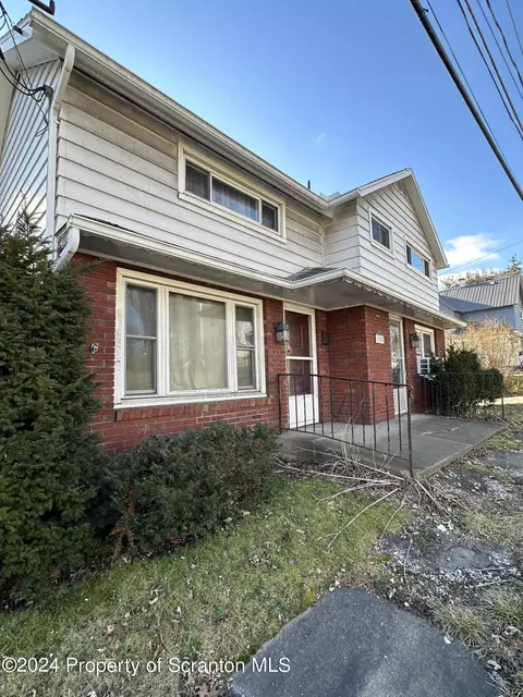 958 E Drinker St, Dunmore, PA 18512 photo 4