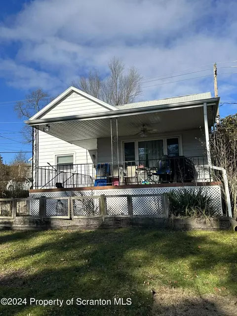 958 E Drinker St, Dunmore, PA 18512 photo 23