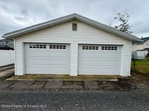 812 E Scott St, Olyphant, PA 18447 photo 5